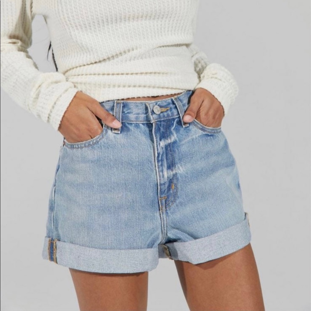 BDG Light Wash Highwaisted Mom jean shorts